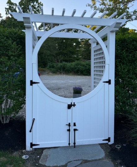 Moon Gate with Cane Bolt 6096-18SS and Contemporary Ring Latch 6149-LDSP 360 Yardware