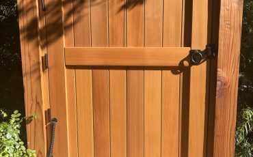 Snug Cottage Brutus Tension Spring on Gate with 6149-LDSP Contemporary Ring Latch 360 Yardware