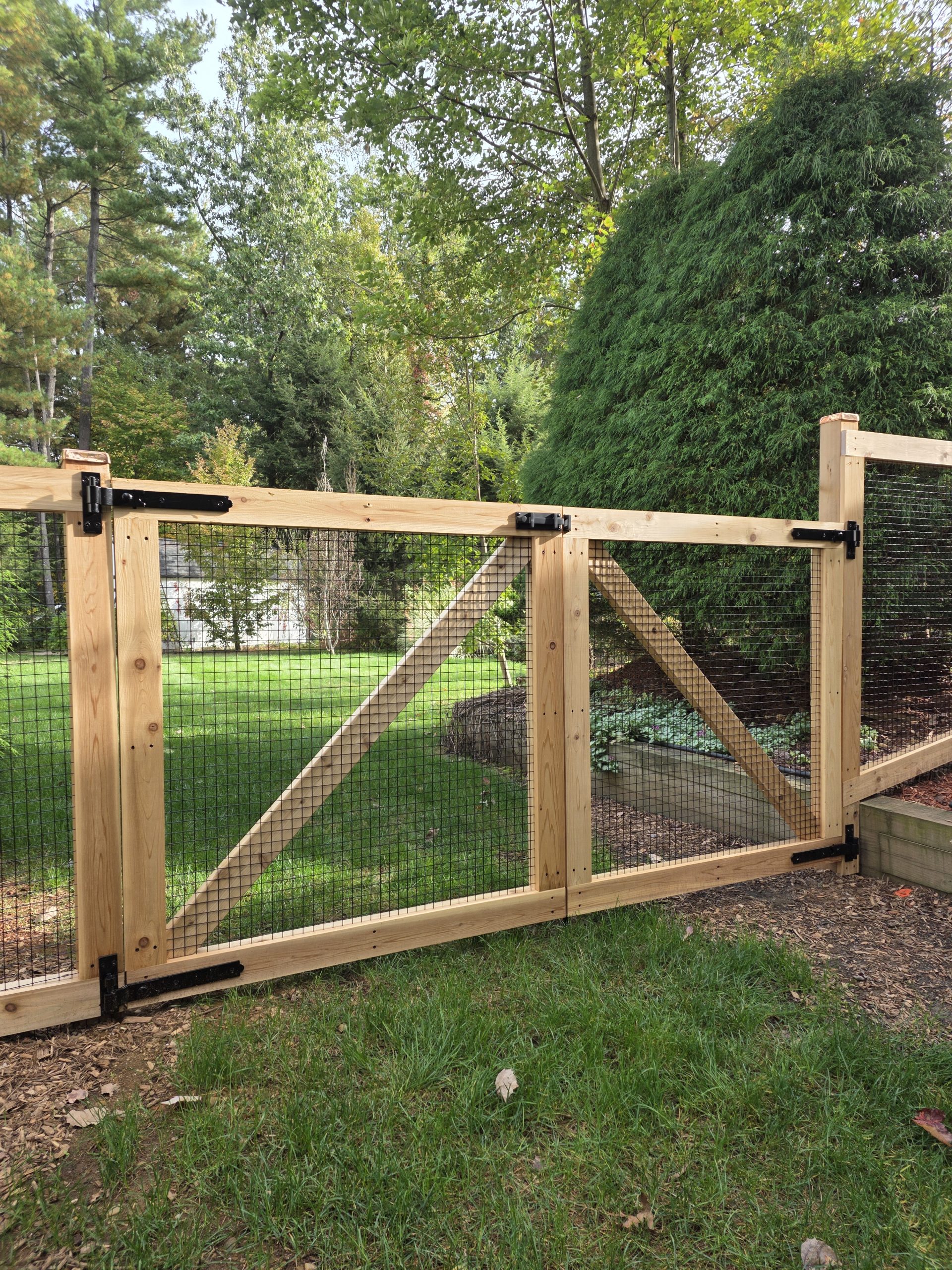 360 Yardware Custom Western Red Cedar and Mesh Fence with Coastal Bronze Slide Bolt