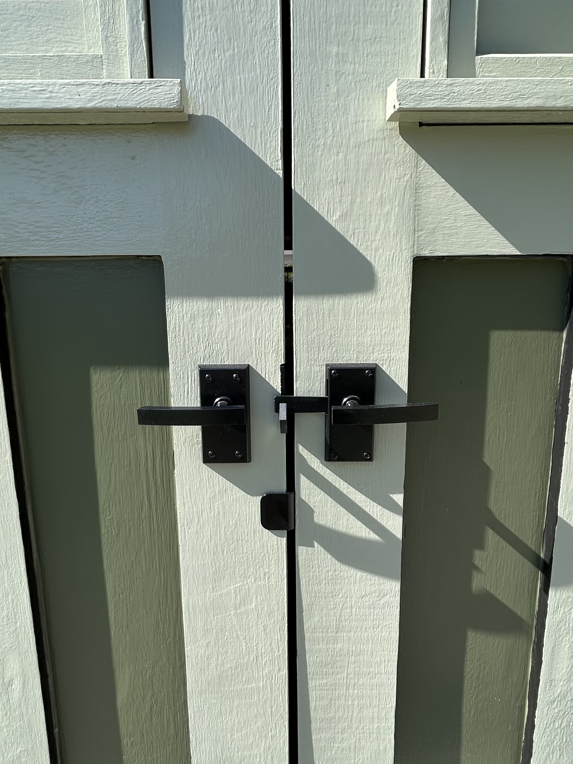 360 Yardware Nero Contemporary Lever Latch with Dummy and Gate Stop